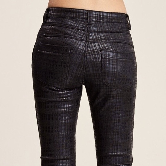 MID-RISE LIGHTWEIGHT BLACK PLAID JEANS - Picture 4 of 16